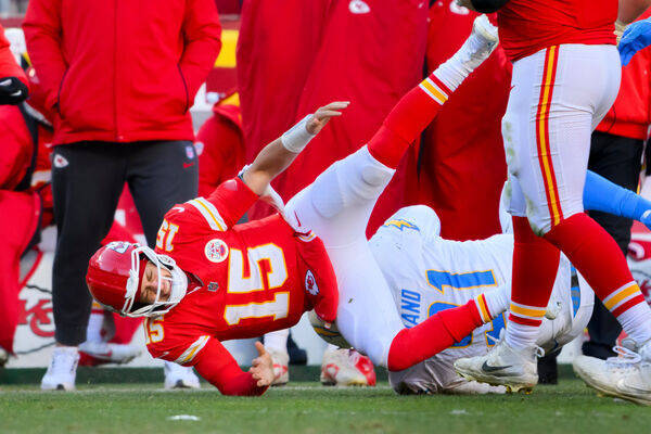 麻将胡了-悲情！NFL最强3冠四分卫马霍姆斯，赛季报销